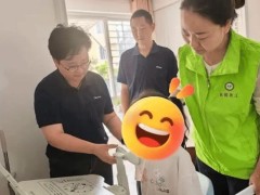 第二届“巾帼建功护苗”启动 30套爱心桌椅送到孩子家中